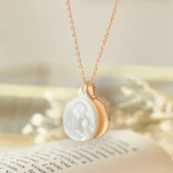 Perrine et Antoinette Colliers Nacre | Colliers Religieux^Collier aime | Création